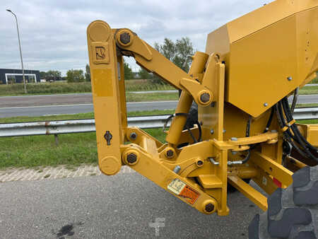 Livellatrici 2010 Caterpillar 140M (24)