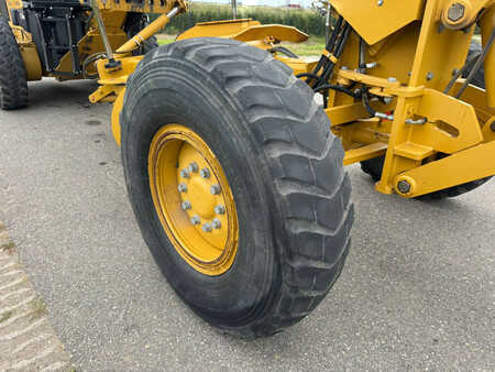 Livellatrici 2010 Caterpillar 140M (26)