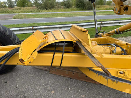 Livellatrici 2010 Caterpillar 140M (30)