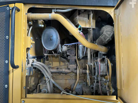 Livellatrici 2010 Caterpillar 140M (32)