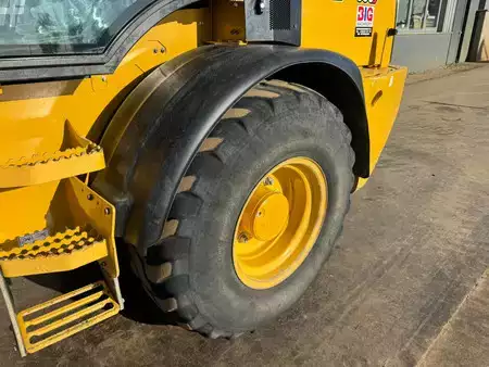 Pale Gommate 2023 Caterpillar 908 (11)