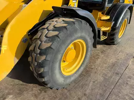 Pale Gommate 2023 Caterpillar 908 (12)