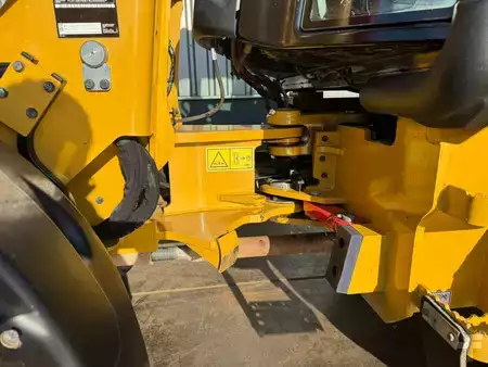 Pale Gommate 2023 Caterpillar 908 (13)