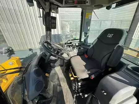 Pale Gommate 2023 Caterpillar 908 (20)