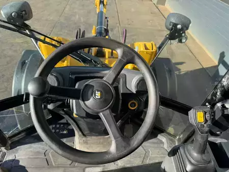 Pale Gommate 2023 Caterpillar 908 (21)