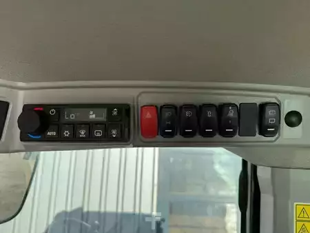 Pale Gommate 2023 Caterpillar 908 (23)