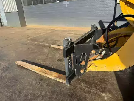 Pale Gommate 2023 Caterpillar 908 (9)