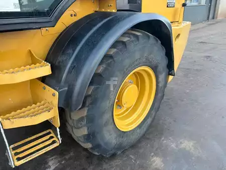 Pale Gommate 2023 Caterpillar 908 (11)