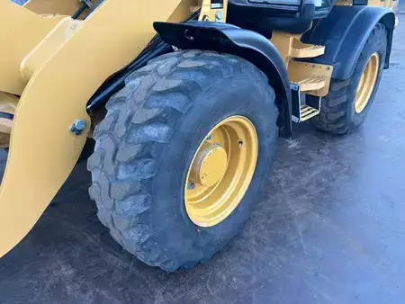 Pale Gommate 2023 Caterpillar 908 (12)