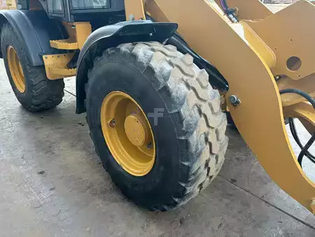 Pale Gommate 2023 Caterpillar 908 (14)