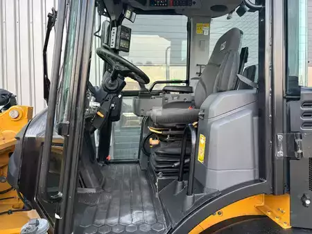 Pale Gommate 2023 Caterpillar 908 (17)