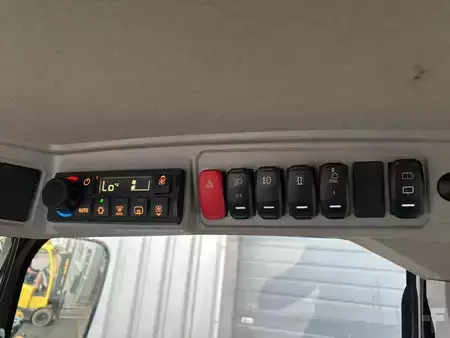 Pale Gommate 2023 Caterpillar 908 (20)