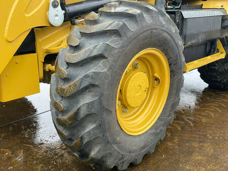 Rigid Backhoe Loader 2025 Caterpillar 424 4x4 Backhoe Loader (14)