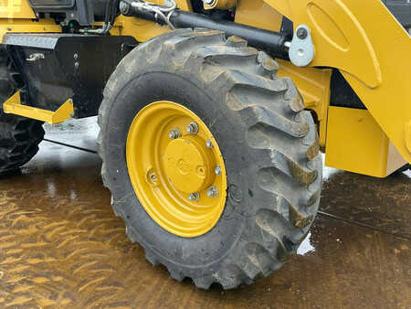 Rigid Backhoe Loader 2025 Caterpillar 424 4x4 Backhoe Loader (16)