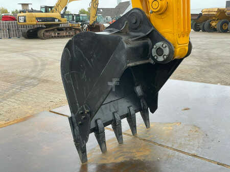 Escavatori cingolati 2025 JCB 205 Hydraulic Excavator (12)