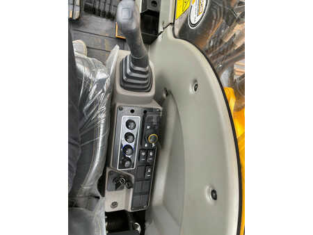 Escavatori cingolati 2025 JCB 205 Hydraulic Excavator (26)