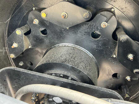 Komprimator 2025 JCB VM166D (9)