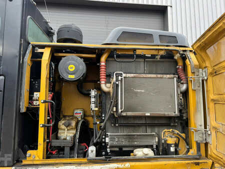 Korečková rýpadla 2012 Caterpillar 323E (20)