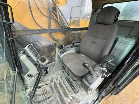 Korečková rýpadla 2012 Caterpillar 323E (23)