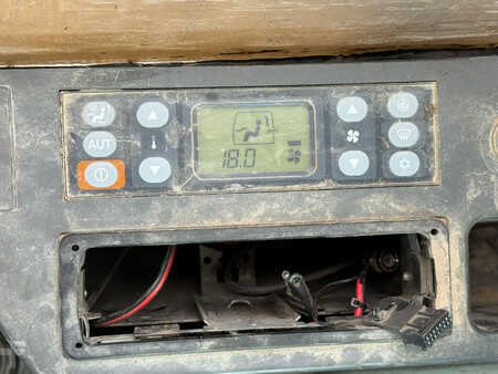 Korečková rýpadla 2012 Caterpillar 323E (28)