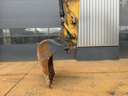 Korečková rýpadla 2012 Caterpillar 323E (8)