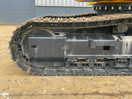 Rupsgraafmachines 2025 JCB 205 (11)