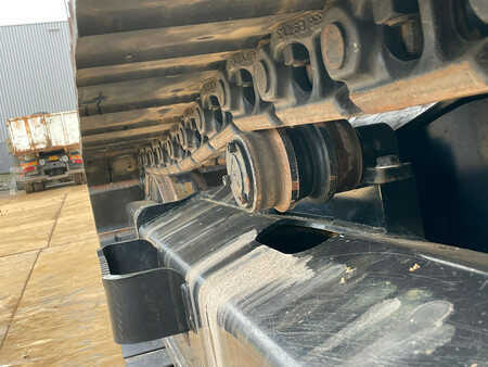 Rupsgraafmachines 2025 JCB 205 (13)