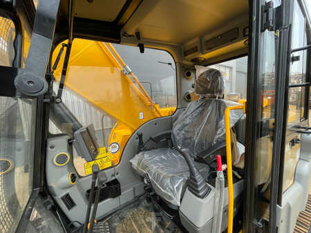 Rupsgraafmachines 2025 JCB 205 (21)