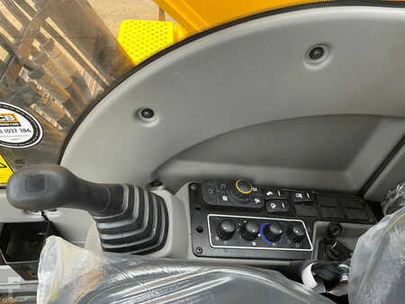 Rupsgraafmachines 2025 JCB 205 (26)