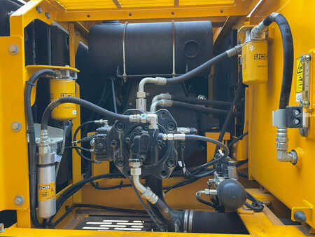 Rupsgraafmachines 2025 JCB 205 (32)