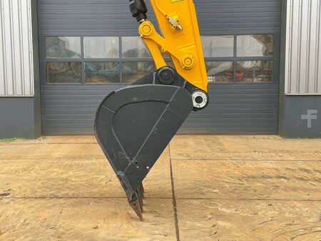 Rupsgraafmachines 2025 JCB 205 (8)