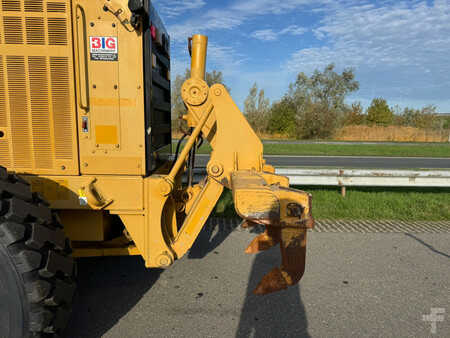 Livellatrici 2013 Caterpillar 140K (10)