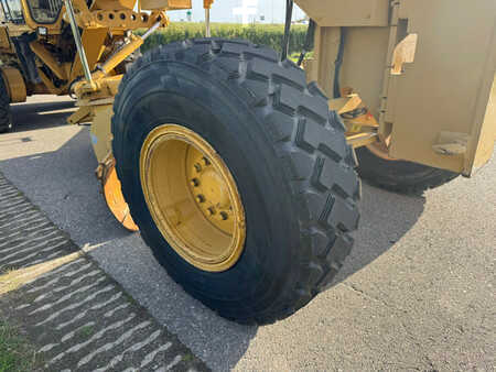 Livellatrici 2013 Caterpillar 140K (17)