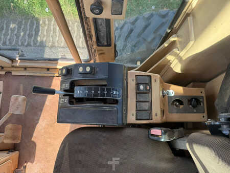 Livellatrici 2013 Caterpillar 140K (27)