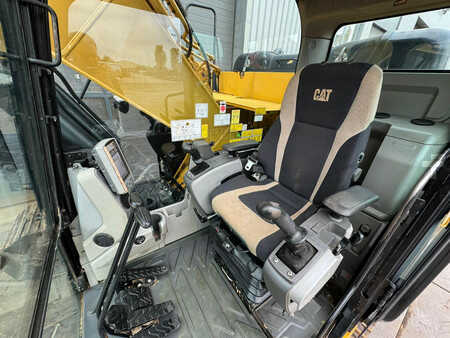 Beltegraver 2013 Caterpillar 320E LRR (26)