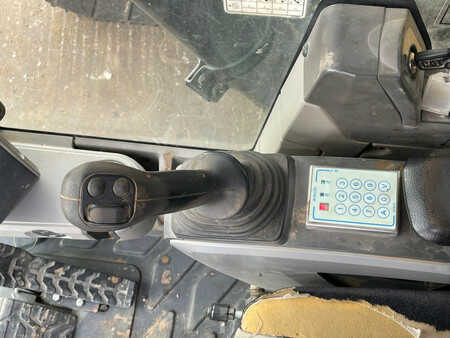 Escavadora de rastos 2016 Caterpillar 325F LCR (28)