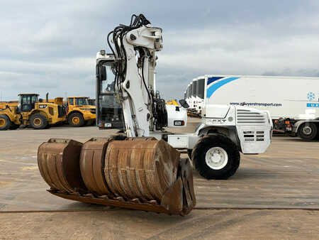 Pelle sur pneus 2013 Mecalac 12MTX incl. 5 x bucket (2)