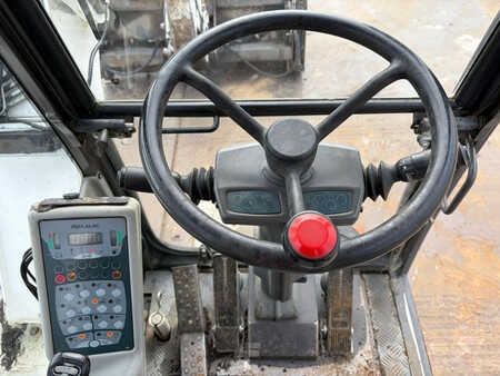 Pelle sur pneus 2013 Mecalac 12MTX incl. 5 x bucket (22)