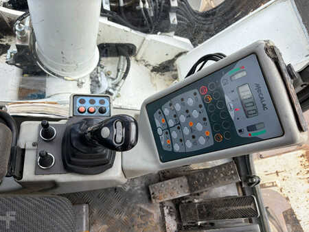 Pelle sur pneus 2013 Mecalac 12MTX incl. 5 x bucket (25)