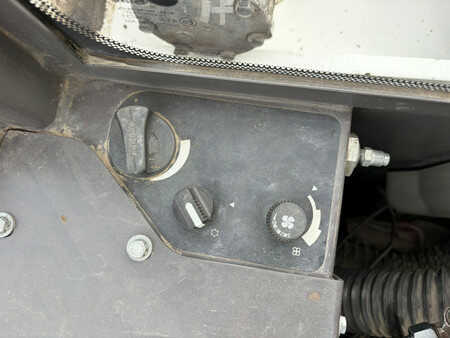 Pelle sur pneus 2013 Mecalac 12MTX incl. 5 x bucket (27)