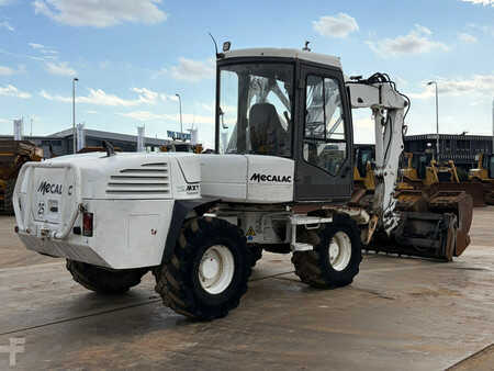 Pelle sur pneus 2013 Mecalac 12MTX incl. 5 x bucket (9)