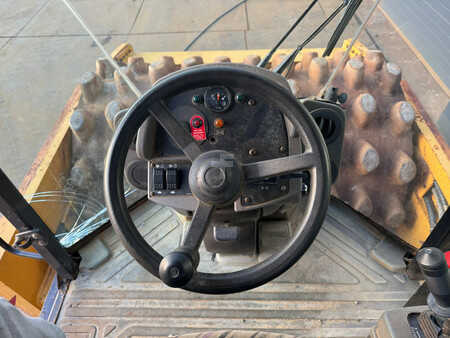 Single drum compactors 2011 Caterpillar CP76 Padfoot roller (14)