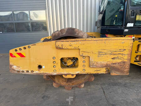 Single drum compactors 2011 Caterpillar CP76 Padfoot roller (16)