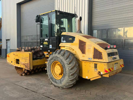 Single drum compactors 2011 Caterpillar CP76 Padfoot roller (3)