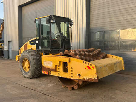 Single drum compactors 2011 Caterpillar CP76 Padfoot roller (6)
