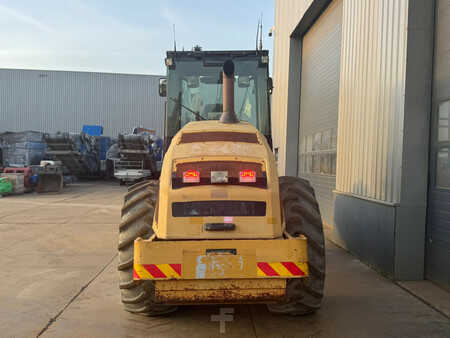 Single drum compactors 2011 Caterpillar CP76 Padfoot roller (8)