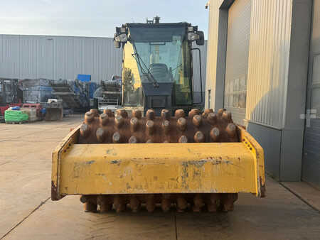 Single drum compactors 2011 Caterpillar CP76 Padfoot roller (9)