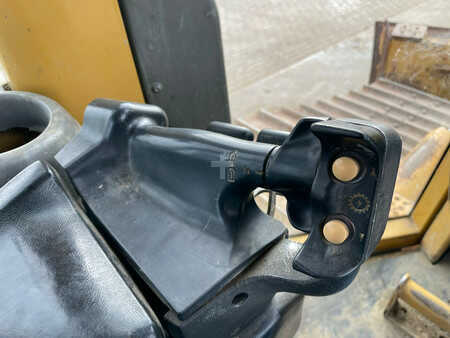 Escavadoras 2005 Caterpillar D6N LGP (22)