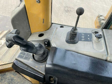 Escavadoras 2005 Caterpillar D6N LGP (23)