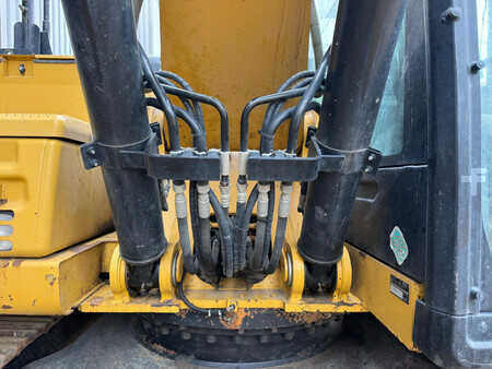 Kedjegraver 2019 Caterpillar 326F L (30)